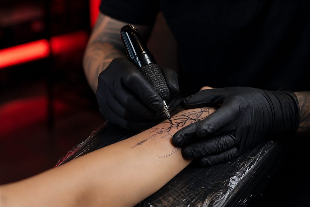 Comment choisir sa première machine à tatouer ?